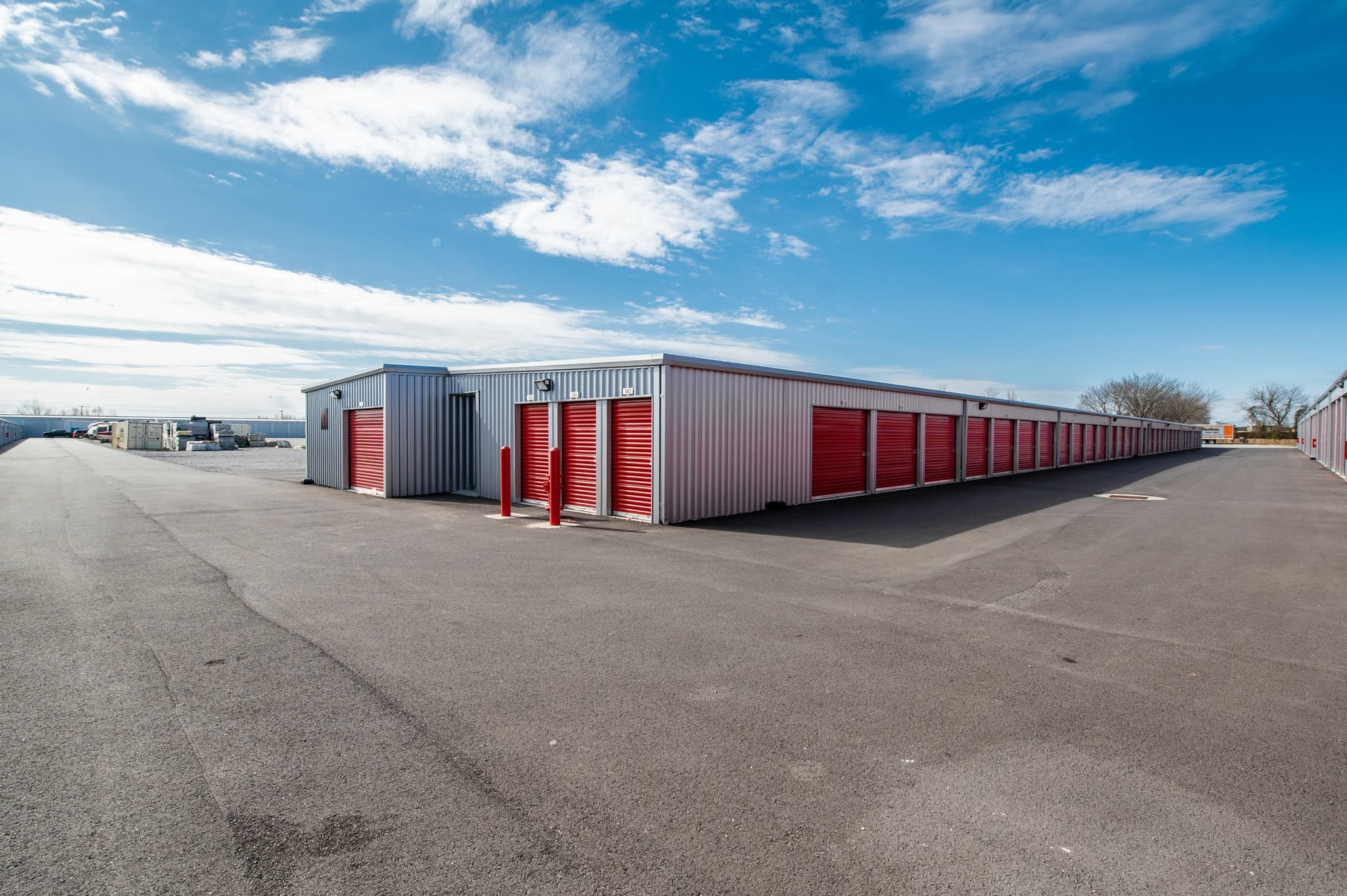 Row of clean Modern Storage® units illustrating how to choose the right storage unit size for your needs