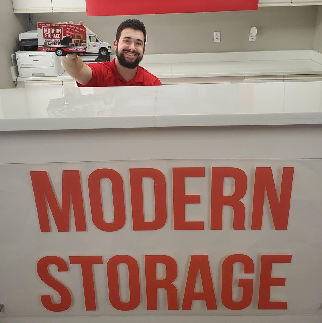 Modern Storage Maumelle front desk with a friendly team member ready to help customers rent a storage unit.